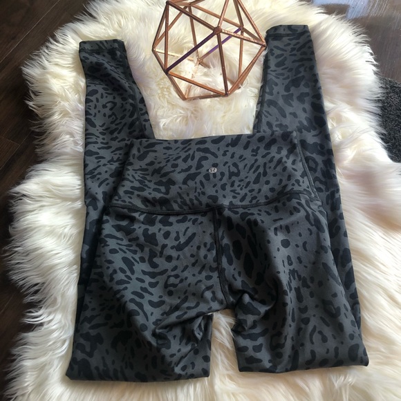 Lululemon Wunder Under Gray Cheetah Print Leggings Sz 4 - Picture 7 of 8